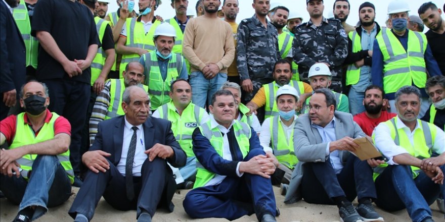 Libya Başbakanı Dibeybe, Trablus elektrik santralindeki Türk işçilerle iftar yaptı