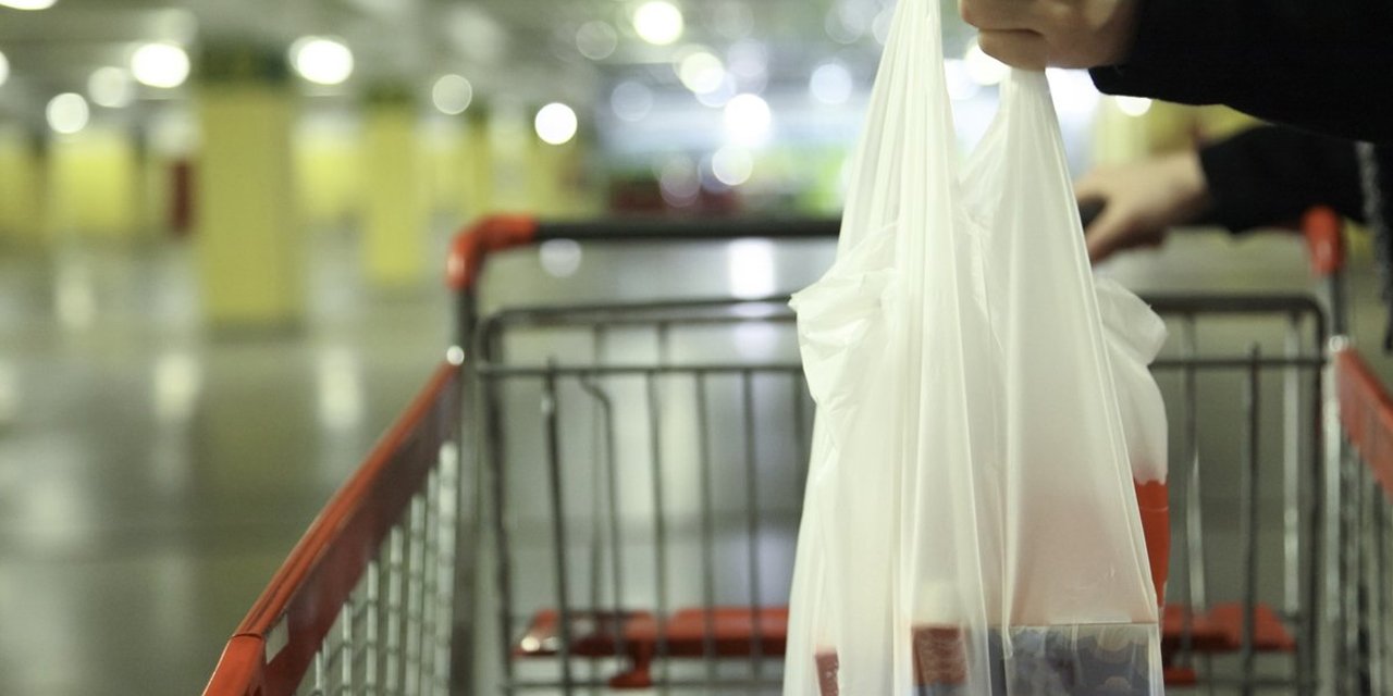 Plastik poşette geri kazanım katılım payı yeni yıldan itibaren değişiyor! Bakın marketler ne kadar ödeyecek