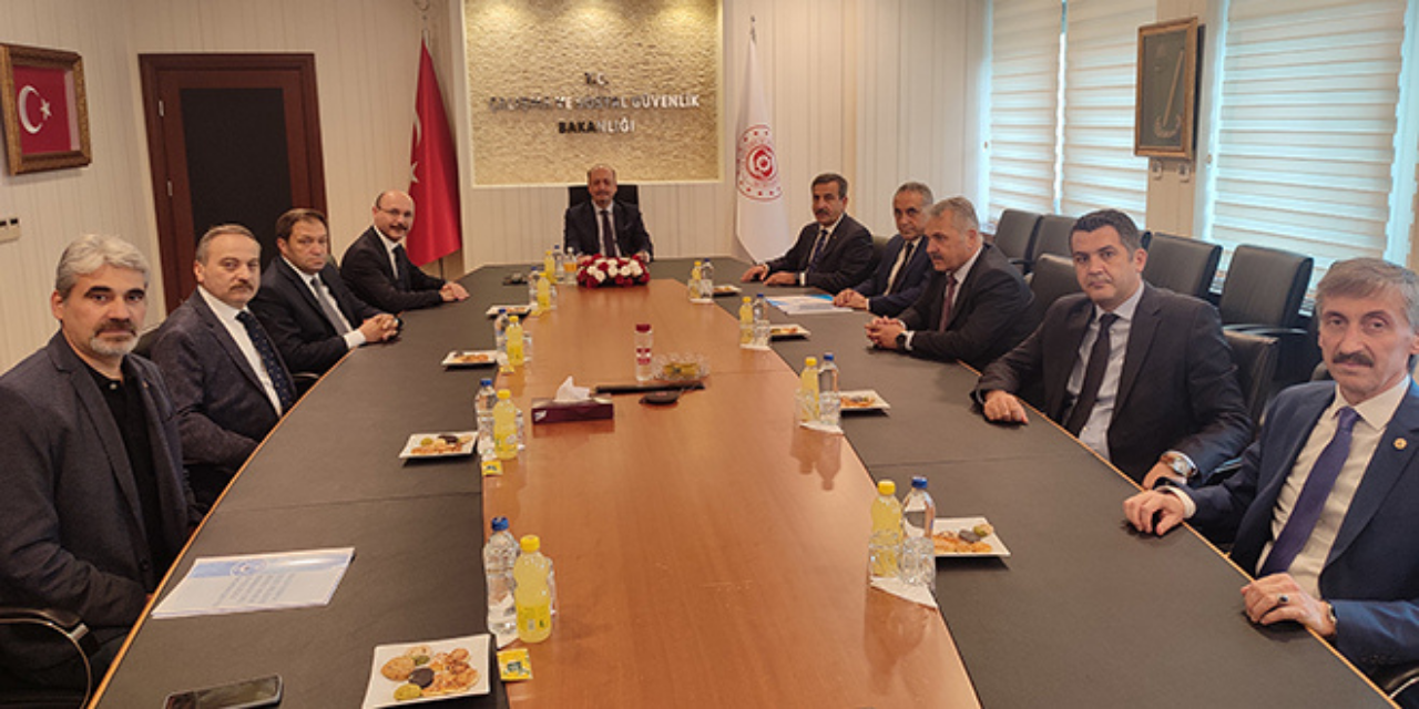 Kamu Sen Bakan Bilgin'den memur ve emekliler için ek zam istedi