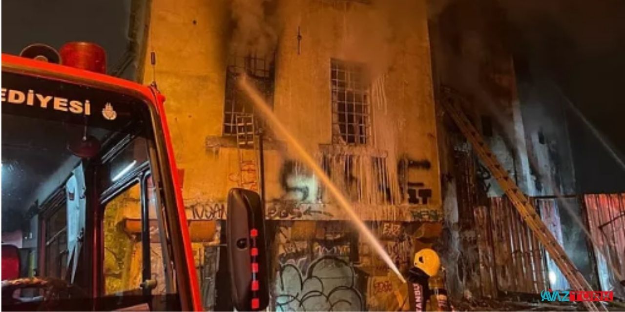 Son Dakika! Beyoğlu'nda bir kilisede yangın çıktı! Valilik açıklama yaptı