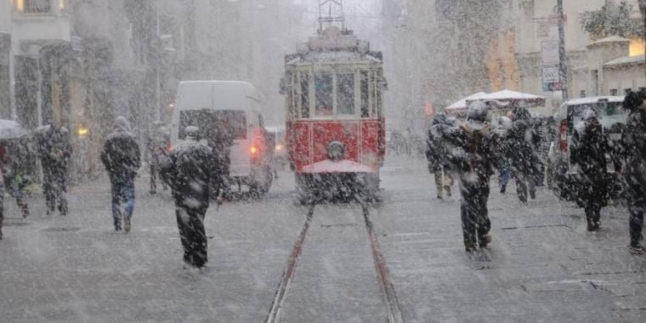 İstanbul'da o tarihte yoğun kar yağışı başlayacak! Kışlıklarınızı hazırlayın