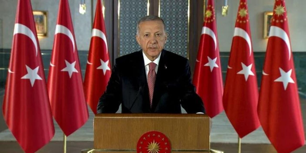 Cumhurbaşkanı Erdoğan'dan gençlere: Bu süreçte, sizlerden tek beklentimiz devletinize güvenmeniz