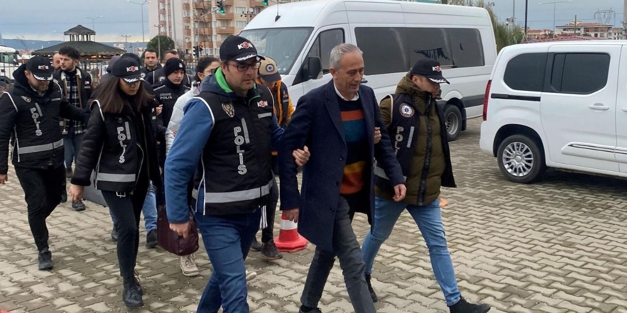 Tutuklanan Gökçeada Belediye Başkanı 'rüşvet almak' suçundan görevden uzaklaştırıldı