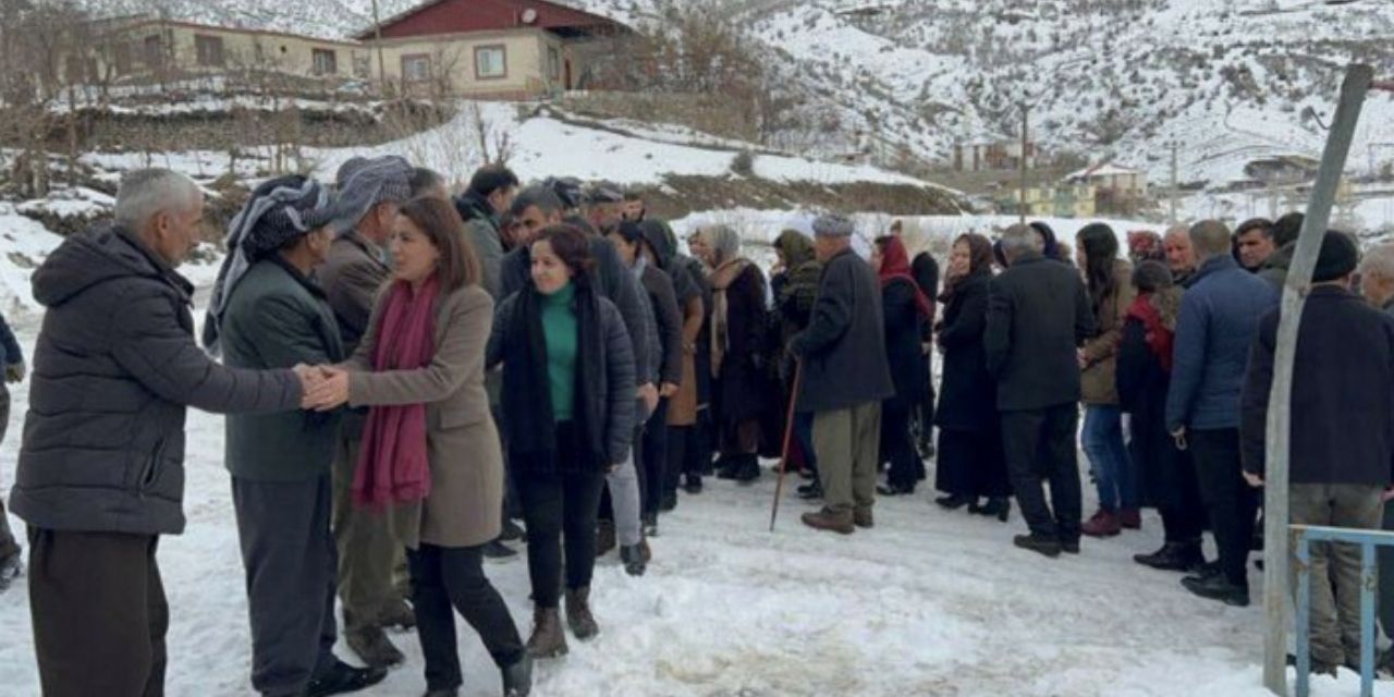 HDP'li vekiller terörist cenazesini ziyaret etti