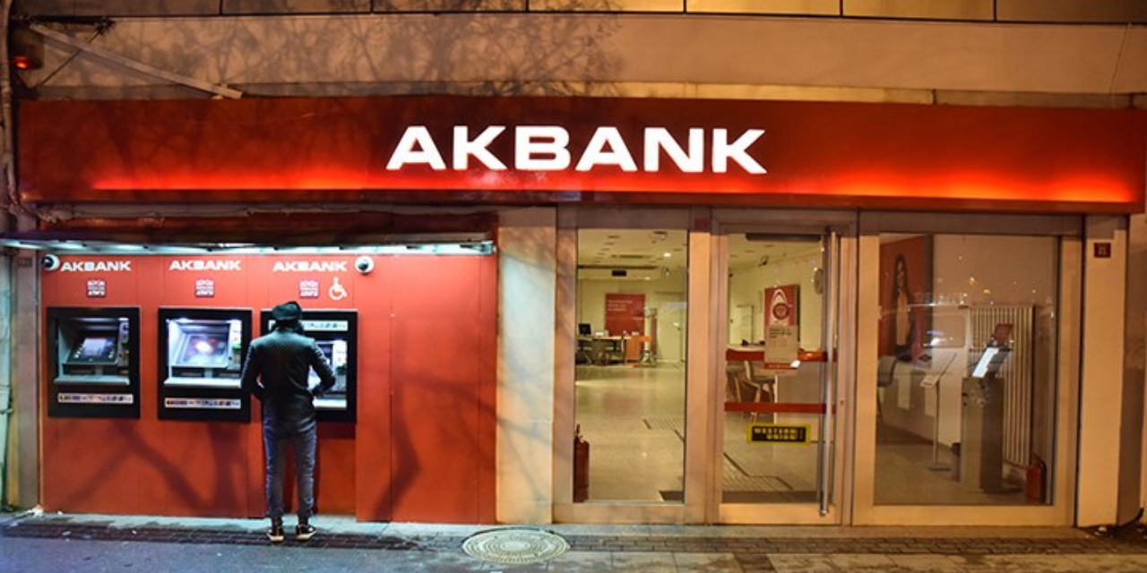 Ev alacaklara güzel haber! Akbank 120 ay vade ile 300 bin TL konut kredisi veriyor