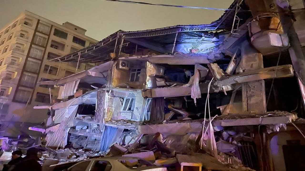 Kahramanmaraş'ta 7.4 şiddetinde deprem! 10 il sallandı 76 kişi hayatını kaybetti