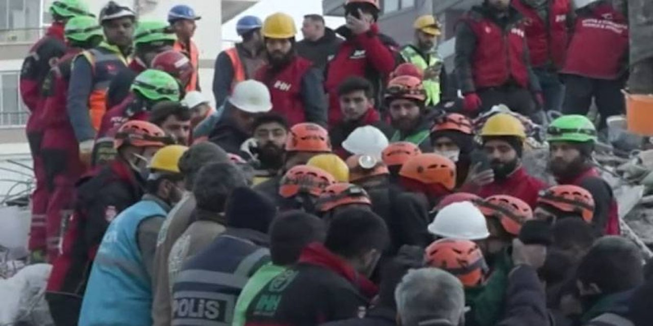 Depremin 107'inci saatinde mucize! 7 kişi kurtarıldı!