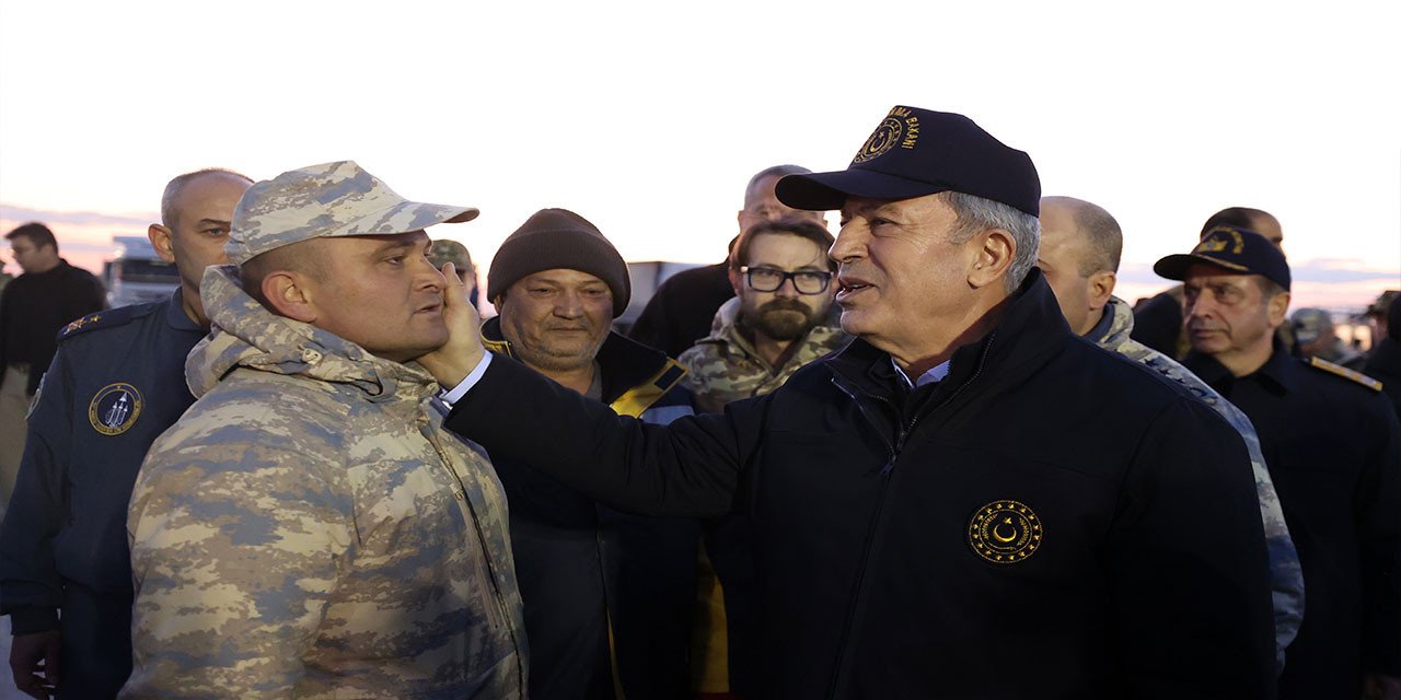 Milli Savunma Bakanı Hulusi Akar'dan deprem bölgesinde 'terhis' açıklaması
