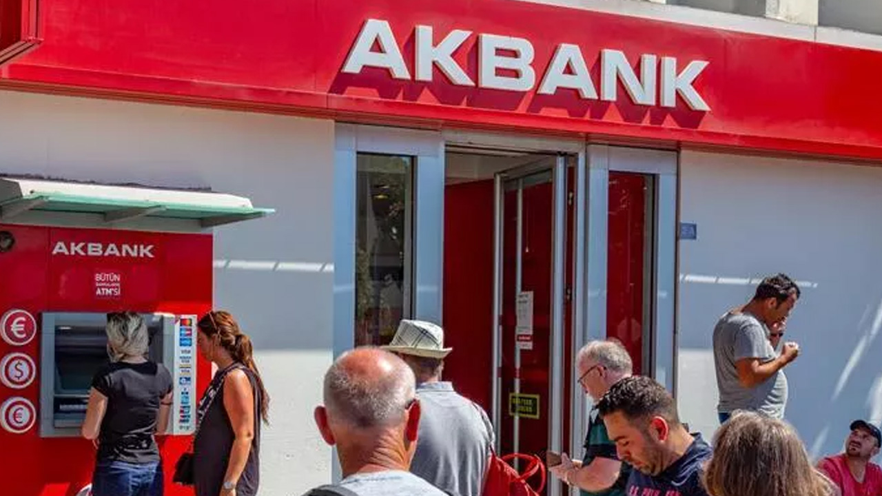 Akbank müşterileri değişti: Para çekme, borç ödeme, para yatırma ile ilgili yeni duyurular yapıldı!