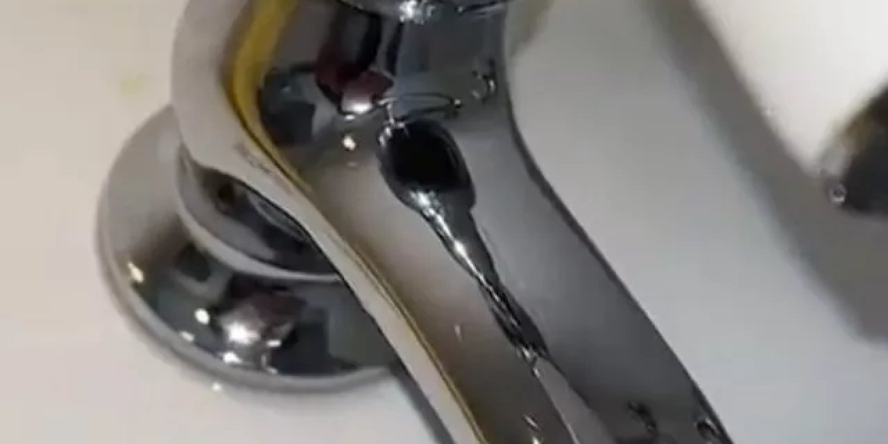 Su lekelerinden kurtulmanın pratik yolları! Bu yöntem ile saniyeler içerisinde temizliği tamamlayabilirsiniz!