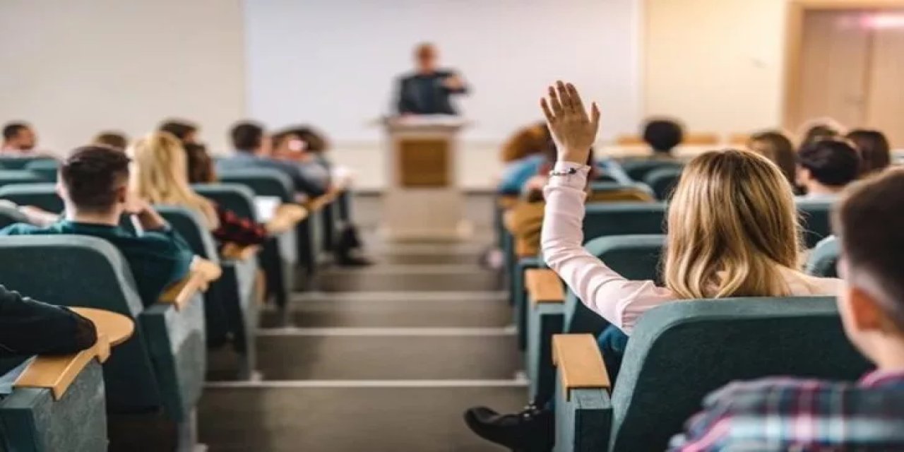 Üniversitelerde eğitim sistemi değişiyor mu? Uzaktan Eğitim kalıcı mı? Hibrit eğitim nedir?