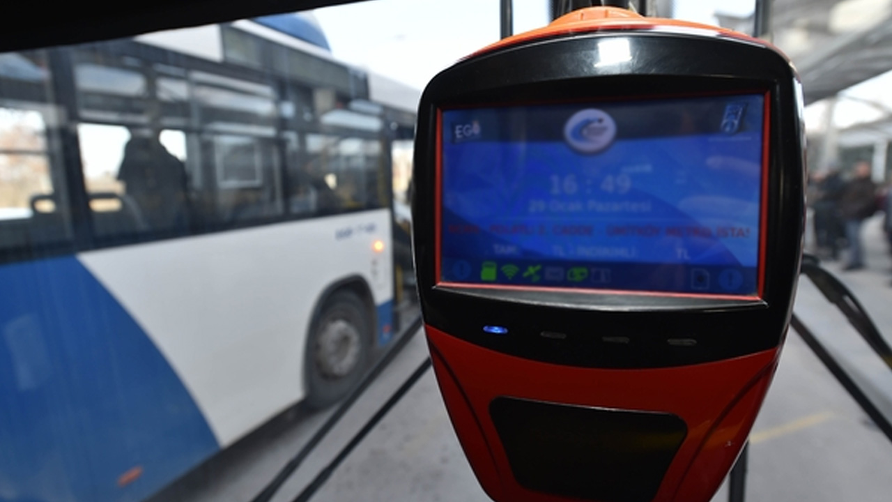 EGO otobüsüne yazı asıldı: Binişler ücretsiz mi değil mi? Açıklama yapıldı!