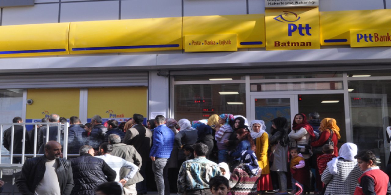 PTT'ye gelen herkes parasını alıyor! 18 yaşını doldurmak yeterli...