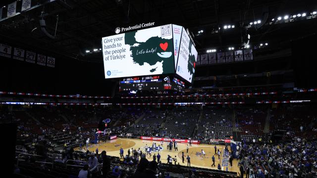 ABD basketbol maçında Türkiye'deki depremzedeler için yardım organizasyonu