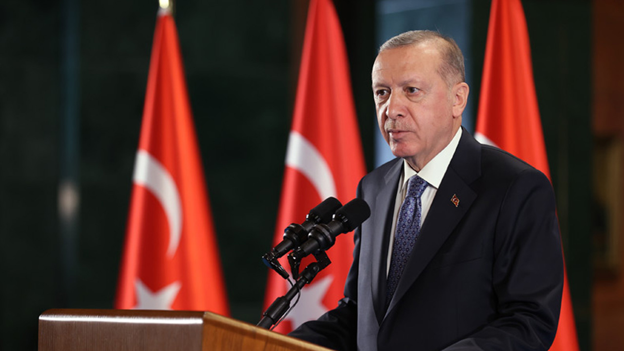 Cumhurbaşkanı Erdoğan şahsına yönelik hakaretler nedeniyle açılan soruşturma ve kovuşturmalarda şikayetten vazgeçti!