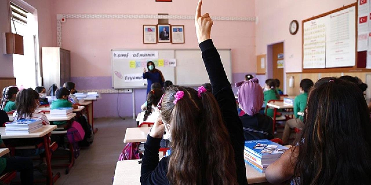 Öğretmen maaşlarında yeni gelişme! Milli Eğitim Bakanlığı tarafından açıklandı! Ek ders ücretleri...