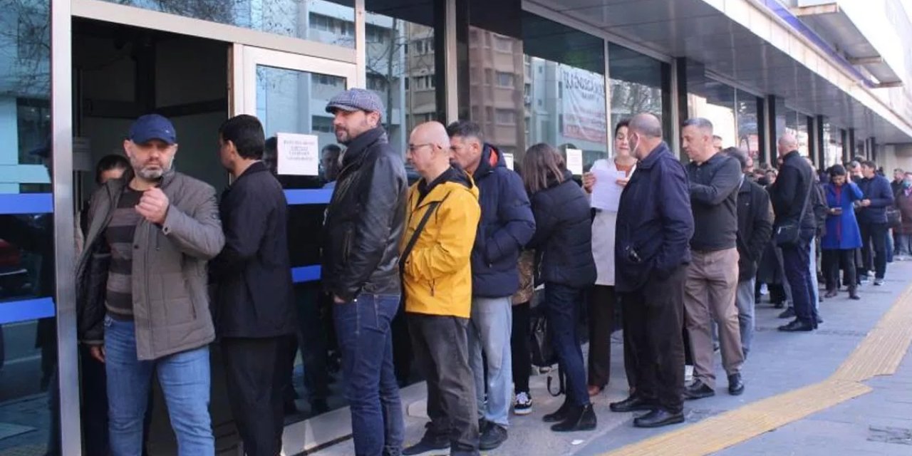 EYT kuyrukları başladı, yetkili isim rekor başvuru açıkladı!