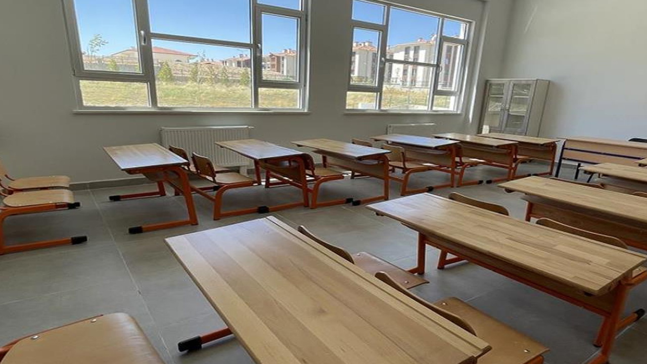 Öğrenciler ve veliler dikkat: Bu okullarda bugün eğitim öğretime ara verildi!