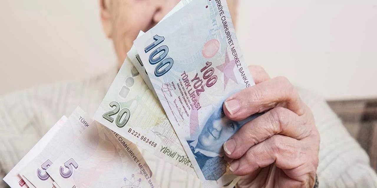 Kamu bankasından telefon kullanıcısı emeklilere müjde! Yalnızca 80 TL ödeyeceksiniz!