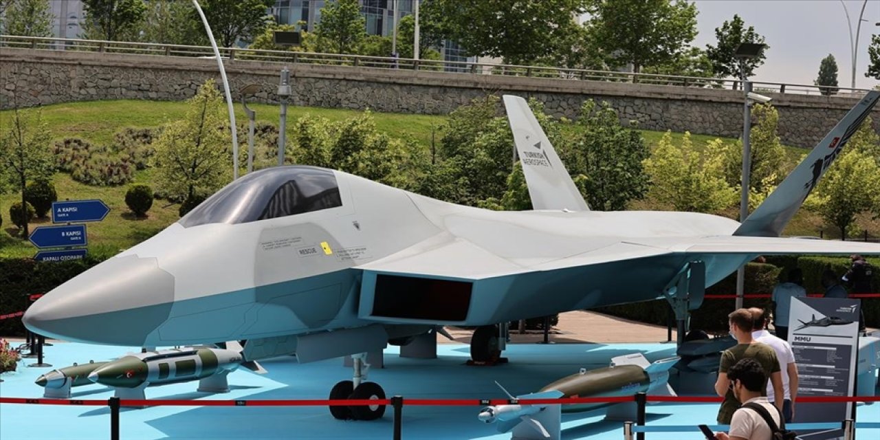 Türkiye'nin Yerli ve Milli Muharip Uçağı Piste Çıktı! Kafada o soru: F-16’lardan ne zaman kurtuluyoruz?