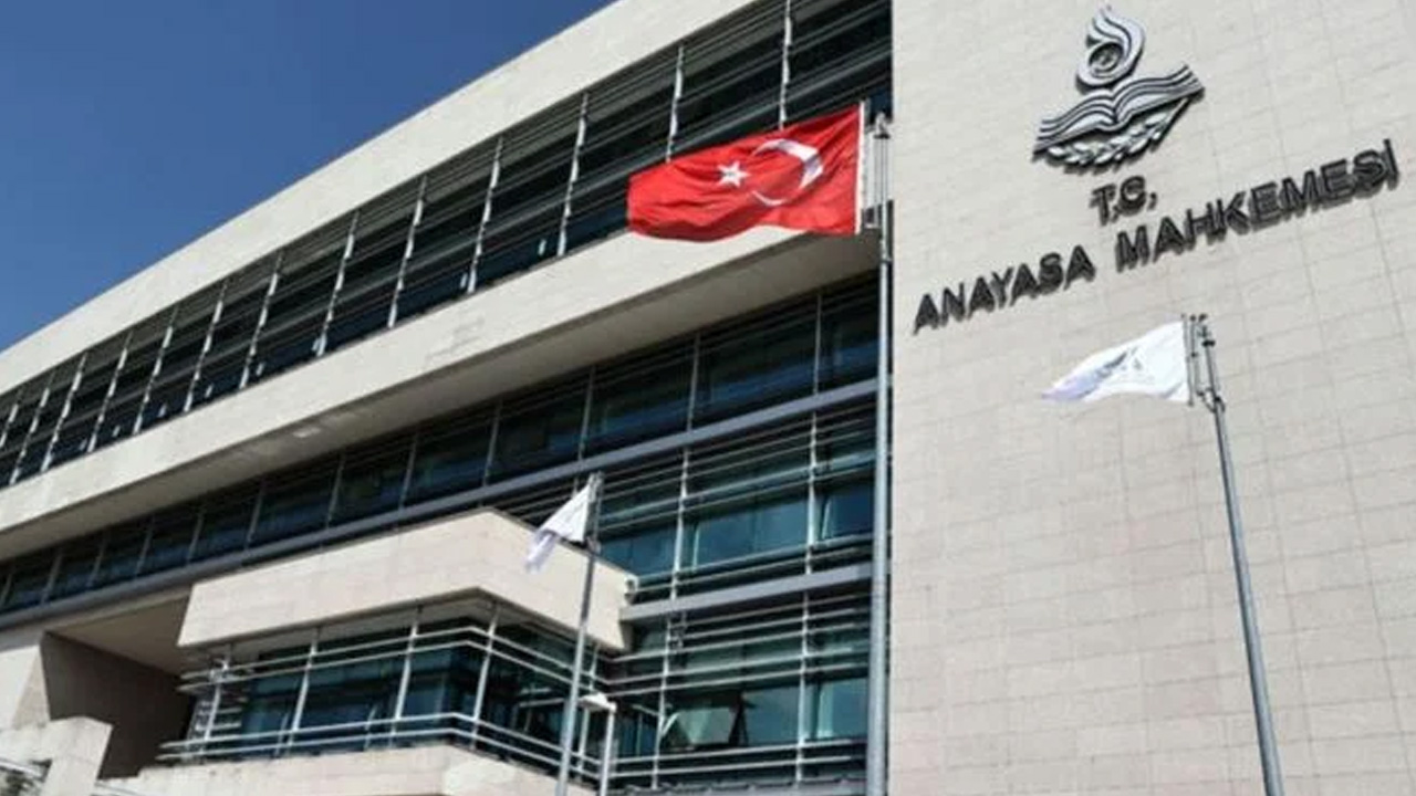 Anayasa Mahkemesi personel alacak: 35 Yaşını doldurmamış olanlar başvurabilir!