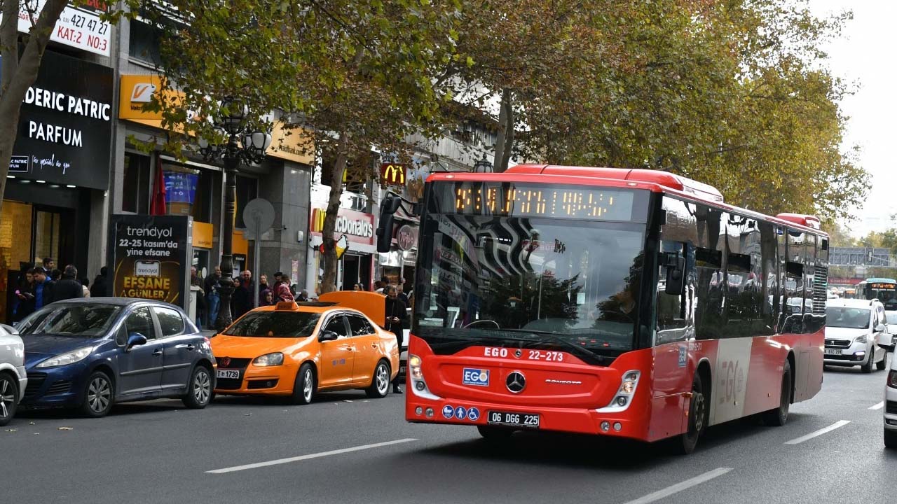 EGO otobüslerine engel: Ankara’da yaşayanlar dikkat! Vatandaşlar yürüyerek ulaşmaya çalışıyor!