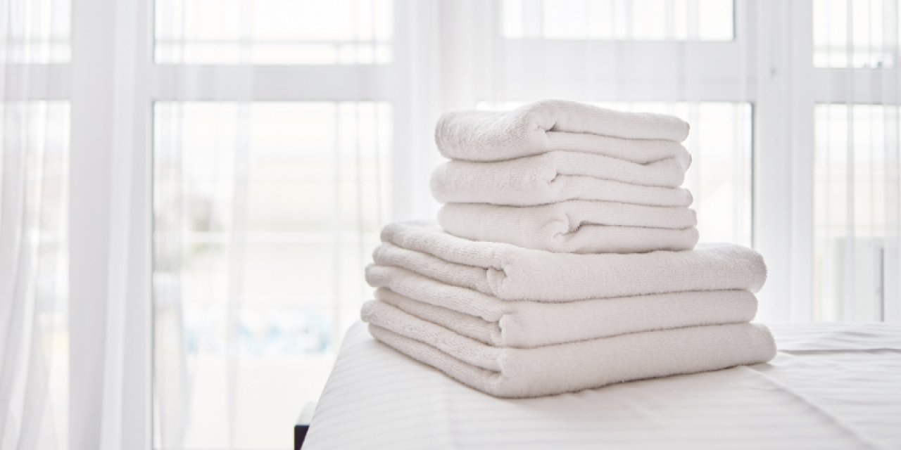 Kar gibi beyaz çamaşırlara daha ucuz yollarla ulaşmak mümkün! Ev ekonomisine katkı sunacak “beyazlatma teknikleri”