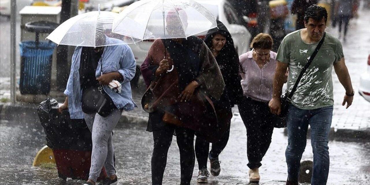 Meteorolojiden sarı ve turuncu kodlu alarm verildi: 16 il kuvvetli yağışlara teslim!