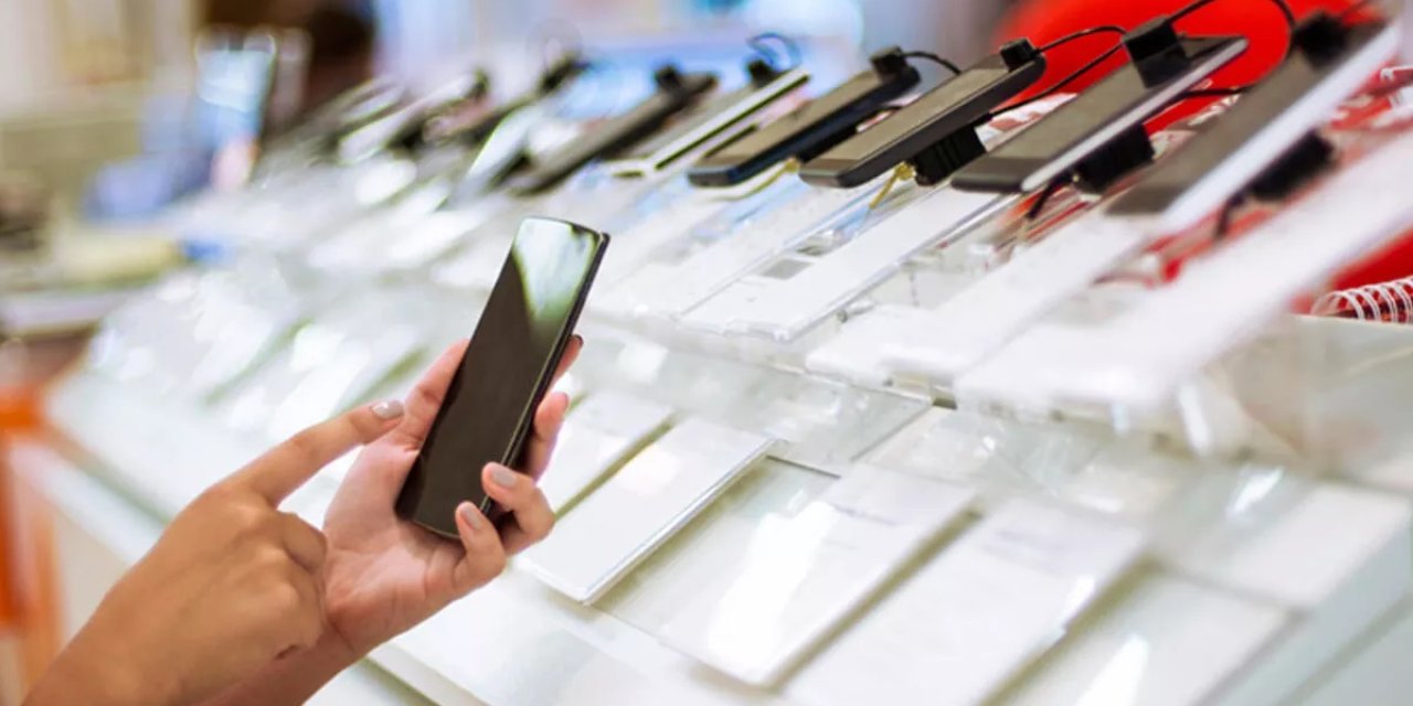 Cep telefonlarına vergi muafiyeti ne kadar? Yeni fiyatlar hesaplandı, yarı yarıya fark!