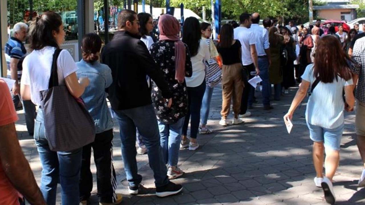 Ankara’da  Cumartesi günü 07:00-14:30 saatleri arasında Çankaya’da, Pazar günü 07:00-10:00 saatlerinde Çankaya, Keçiören...