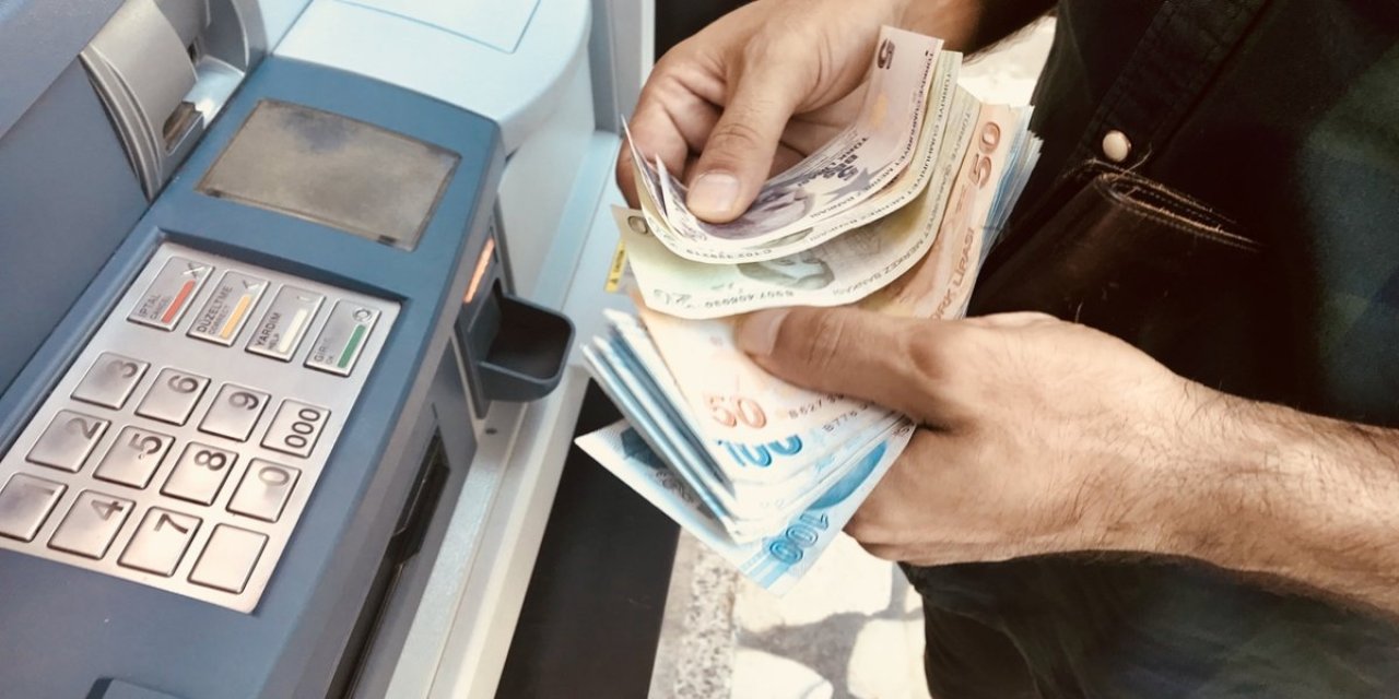 Milyonlarca emekli bugün 9 Bin 500 TL alıyor! Hesaplarınıza aktarıldı: 15, 16, 17 ve 18 Nisan'da da ödemeler devam ediyor