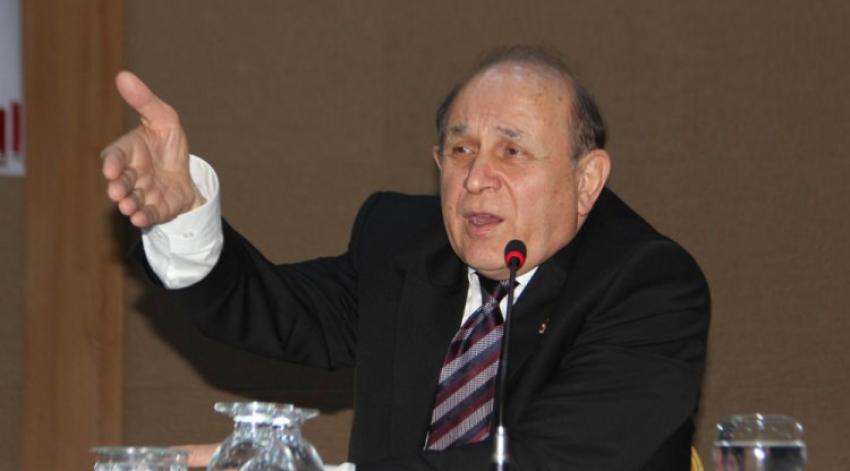 Burhan Kuzu'dan sosyal medya kararı !