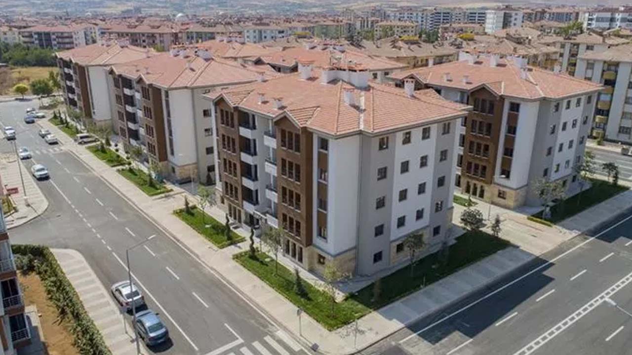 Bayramın ertesi günü başlıyor: TOKİ’den vatandaşlara duyuru yapıldı! Konutlarda ve arsalarda…