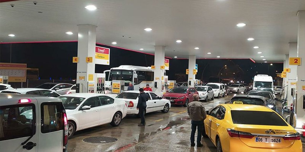BENZİN, DİZEL ve LPG'Lİ araç sahipleri dikkat! Litre fiyatına zam geldi 18 Nisan Salı (bugün) yola çıkacaklara uyarı yapıldı