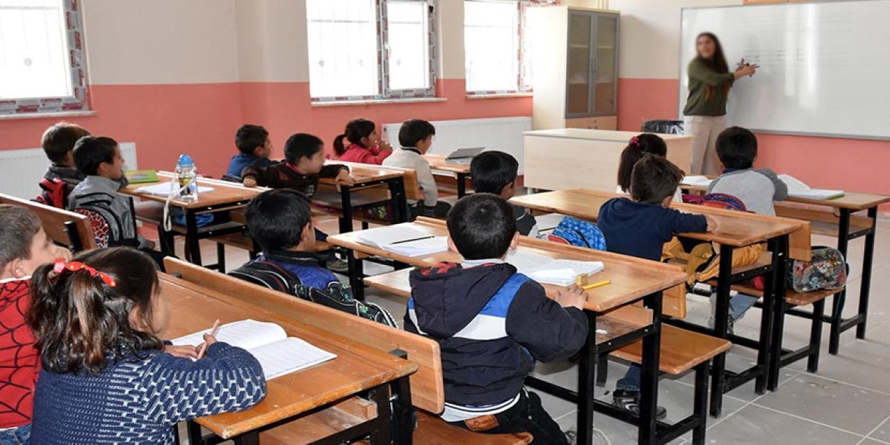 Bakan Özer'den öğretmen ve öğrencilere yeni duyuru: 1 Ağustos ile 1 Eylül arası okullar açılacak
