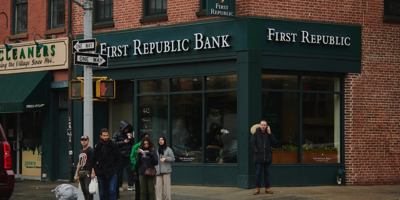 Bitcoin fiyatı, First Republic Bank çöküşünün ardından sıçradı! ABD’de yeni bankacılık krizi korkusu!