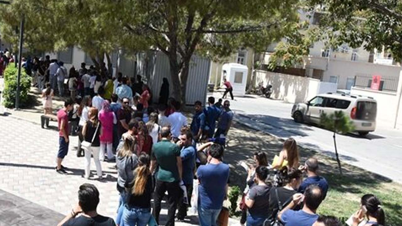 İzmir’de bulunanlara T.C. Kimlik Kartı duyurusu: Pazar  günü 11.00-14.30 saatleri arasında…