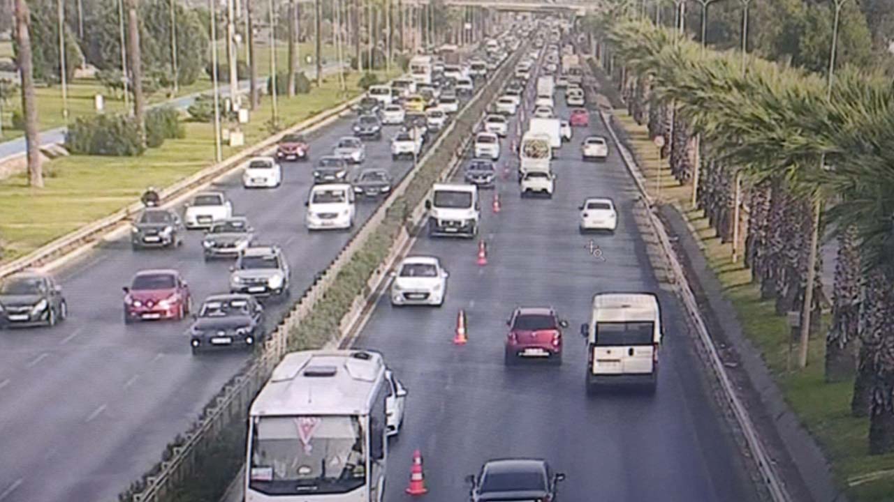 Bugün İzmir’de trafiğe çıkacak araç sahipleri: Emniyet Müdürlüğü duyuruda bulundu!