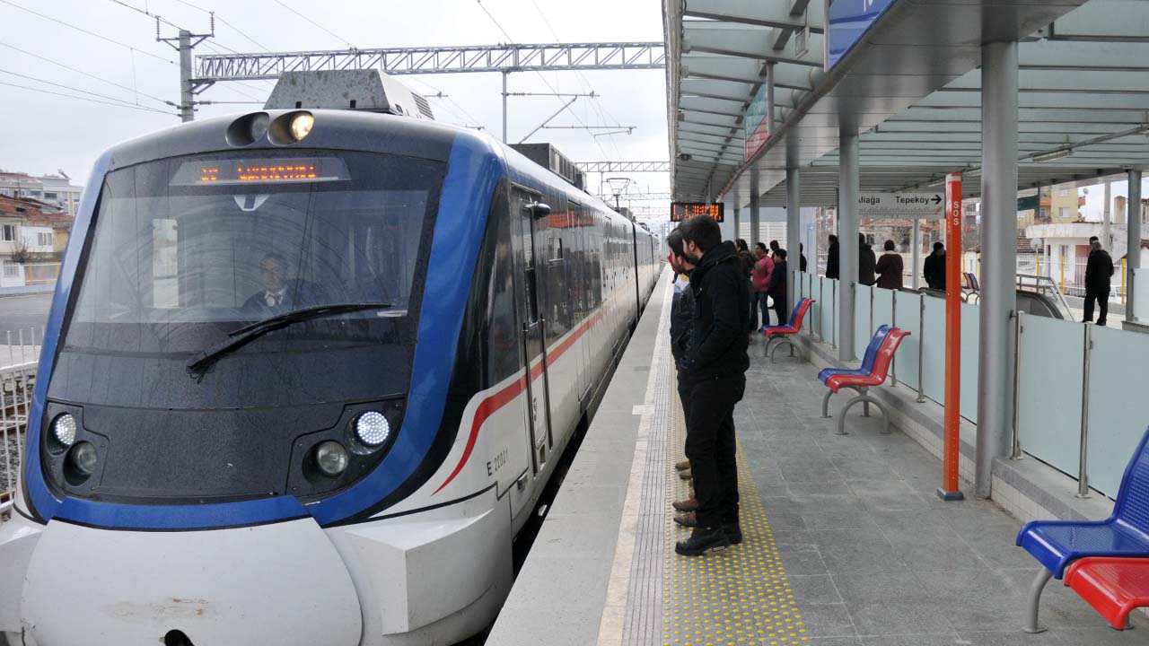 İZBAN’a bugün ücretsiz bineceksiniz: Toplu taşıma araçlarını kullanan vatandaşlar dikkat!