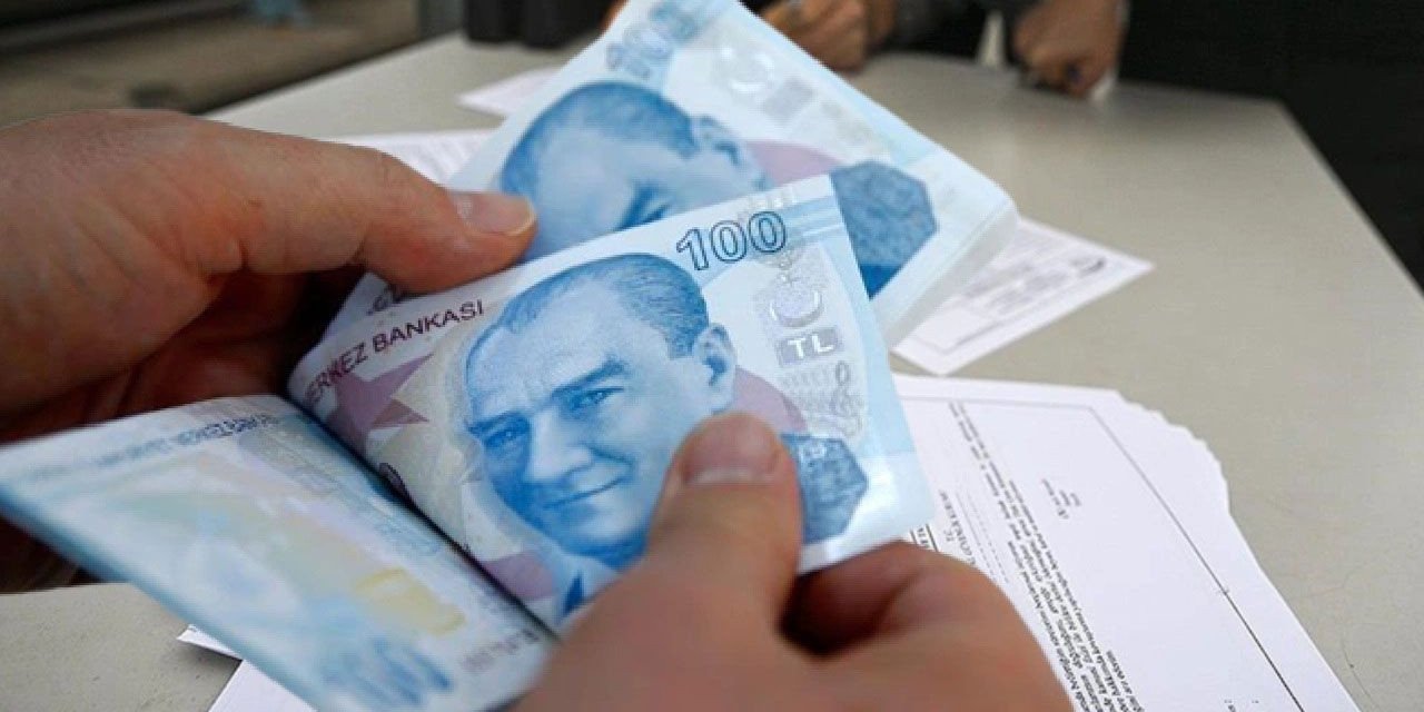 Çalışan EYT’linin emekli maaşı artacak mı? Uzman isim emekli maaşı artışı konusunda net konuştu!