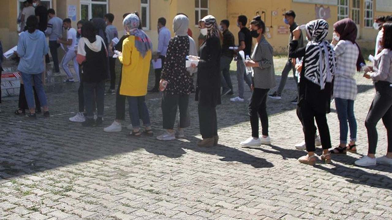 İzmir’de olanlar: 6 Mayıs  07.00-10.00, 11.00-13.30 saatleri arasında, 7 Mayıs 11.00-13.30 saatleri arasında…