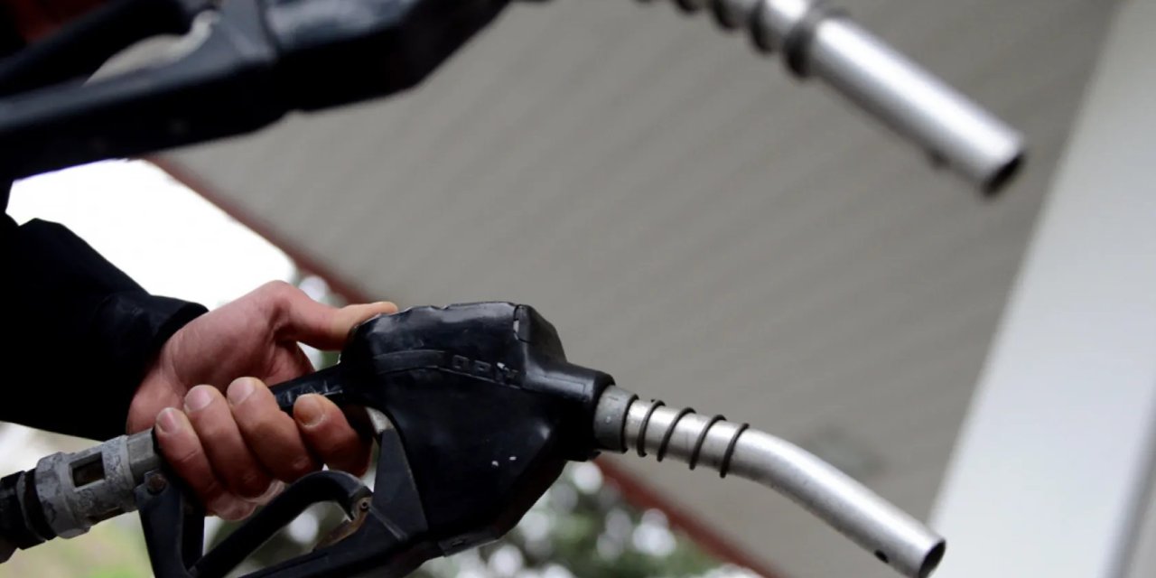 Araç sahiplerine bir müjde daha! Bu gece yarısı indirimli fiyatlarla fiyatlar değişiyor! 5 Mayıs 2023 Akaryakıt fiyatları…