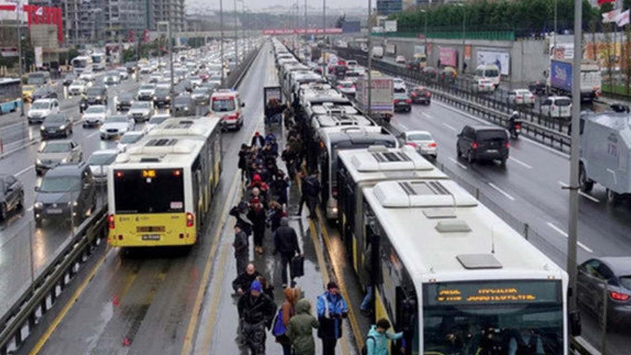 Bu kişiler otobüs ve metroları ücretsiz kullanacak: İstanbul Büyükşehir Belediyesi duyurdu!