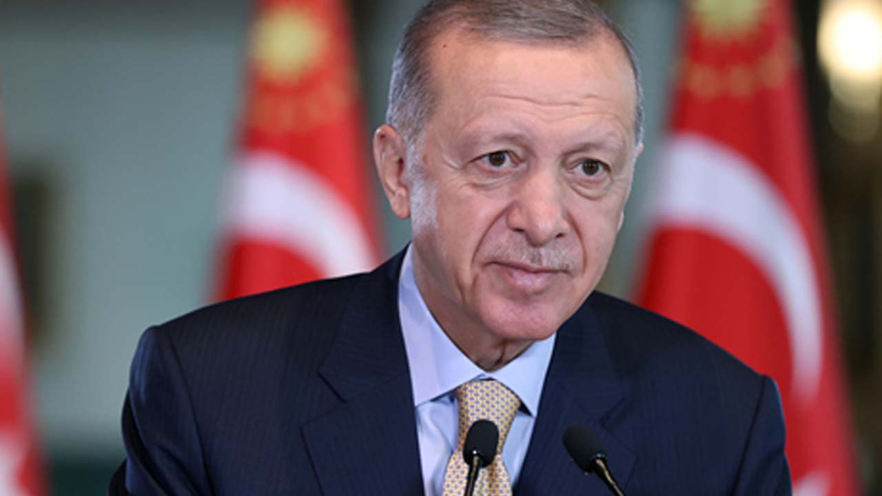 En düşük ücret 15 Bin TL oldu: Cumhurbaşkanı Erdoğan duyurdu! Binlerce kişi zamlı olarak alacak!