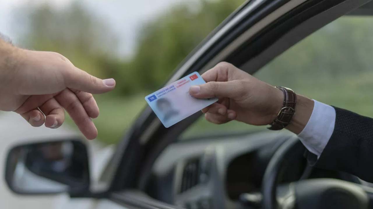 B sınıfı ehliyeti olan binlerce vatandaş için açıklandı: Değişiyor, artık bunu yapacaksınız!