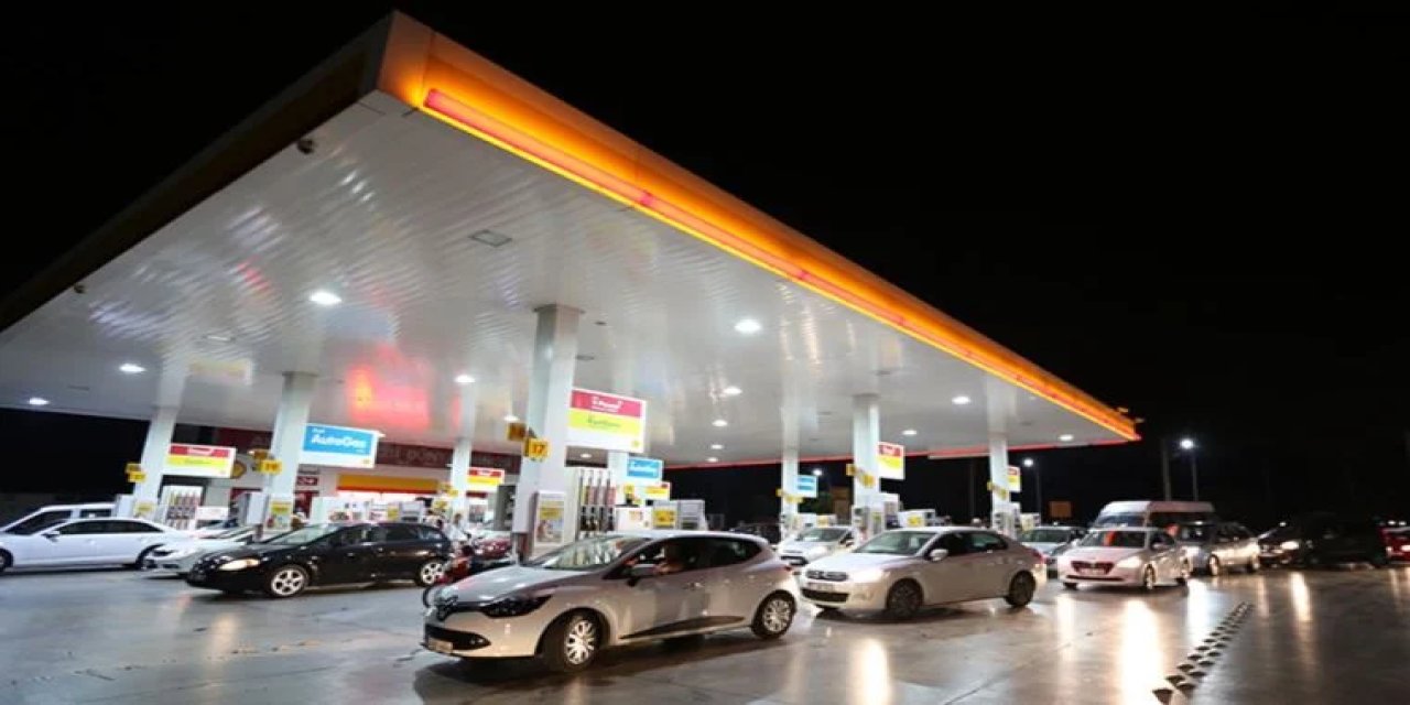 Akaryakıtta ZAM FURYASI başladı! Benzin, Motorin ve LPG 20 TL'Yİ GEÇTİ: İstanbul, İzmir, Ankara'da yaşayanlar DİKKAT
