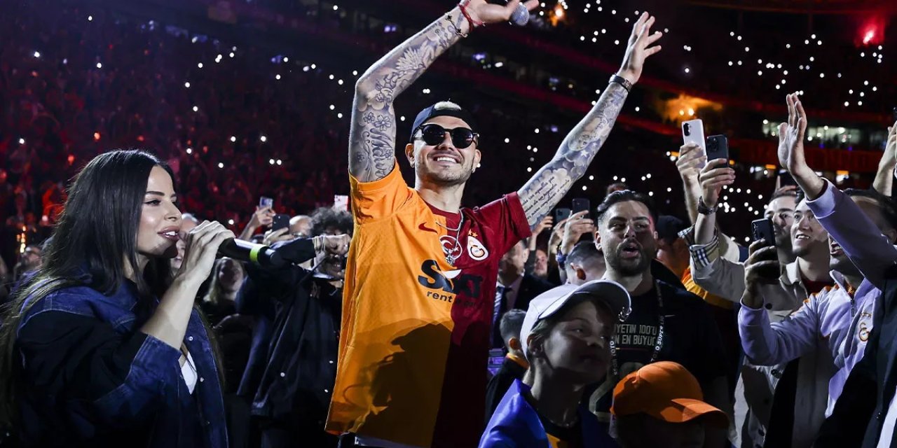 İcardi, Simge Sağın ile şampiyonluğa özel düet yaptı! Nef Stadyumu’nda “Aşkın Olayım” şarkısını seslendirdi!