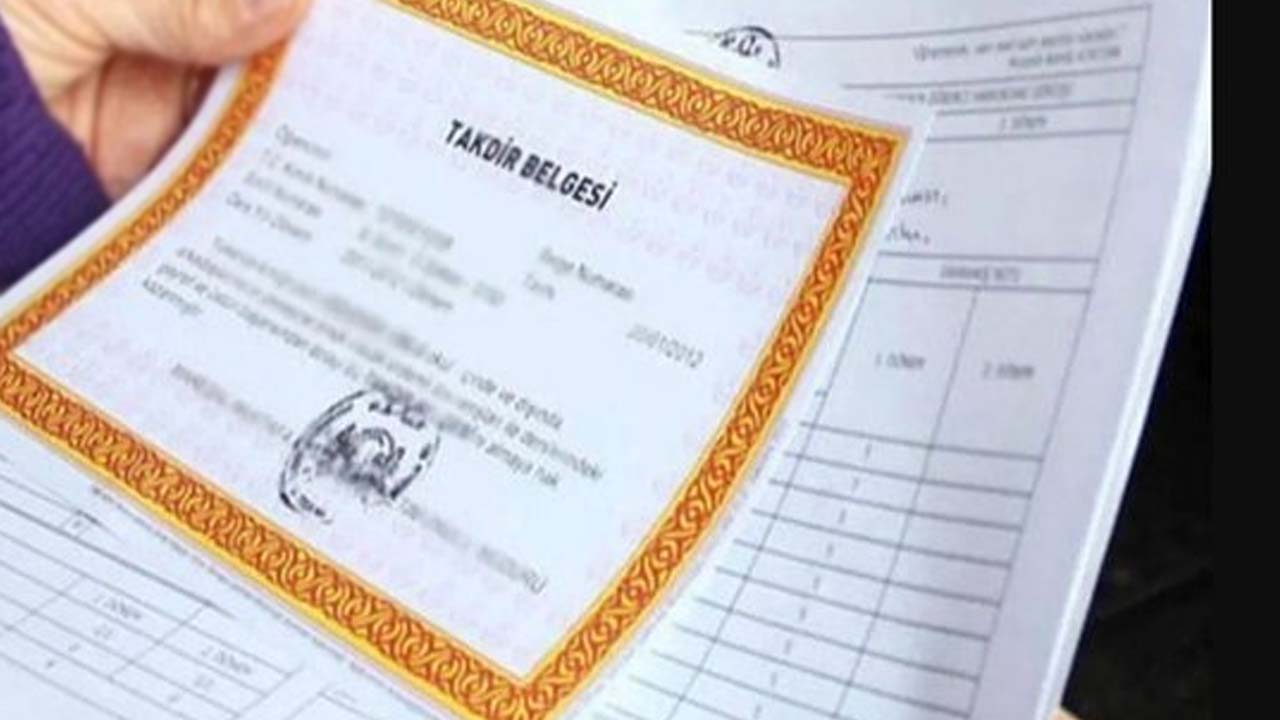 Akbank çocuğu olanlara karne hediyesi duyurusunda bulundu: 600 TL’lik hediye çeki verilecek!