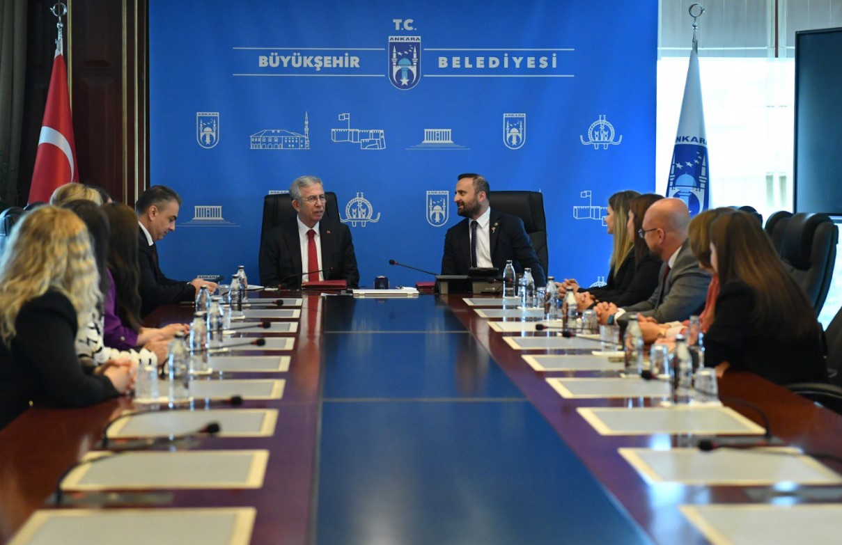 Yüzlerce kadına ücretsiz destek: Mansur Yavaş açıkladı!