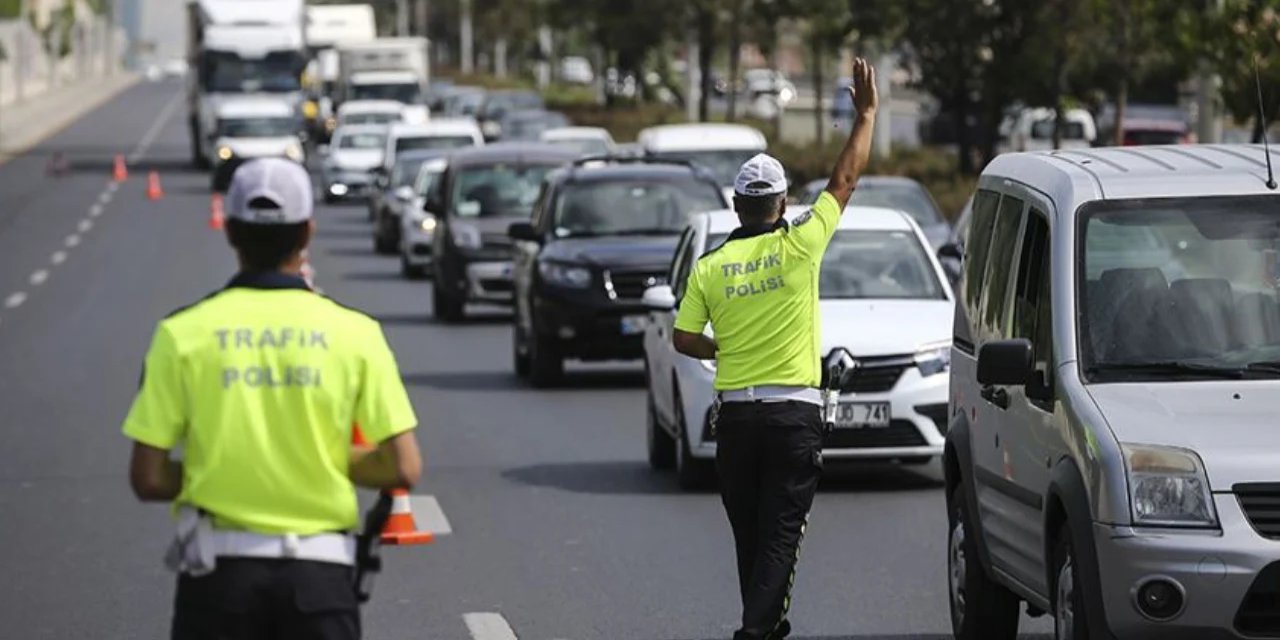 Araç sahibi milyonlar dikkat! 1.917 TL ceza yemek istemiyorsanız için sakın bunu yapmayın